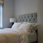 Lovely 1-Bedroom Flat In Wimbledon